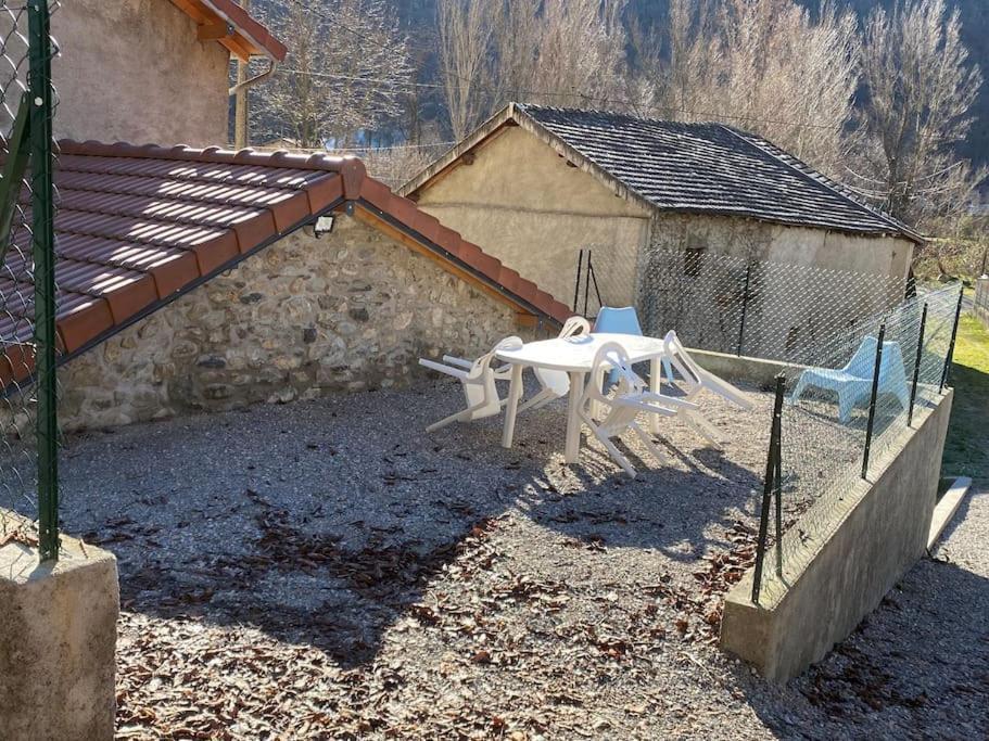 SinsatEntre La Montagne Et La Riviere公寓 外观 照片